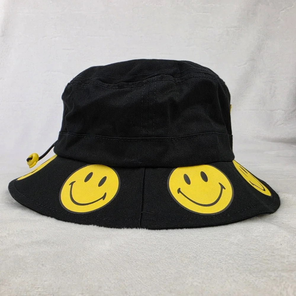 Smiley Bucket Hat Cap Medium Large Chinatown Market Woven Label Black NWT